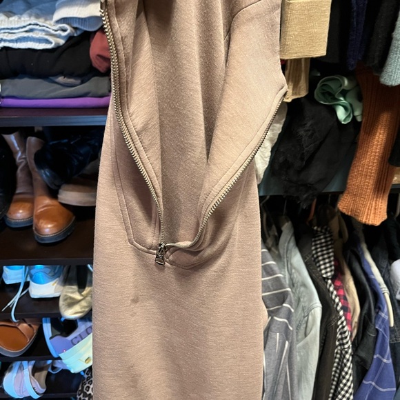 Varley Hawley Half Zip Sweatshirt in Taupe SZ Small Like New - Picture 5 of 7